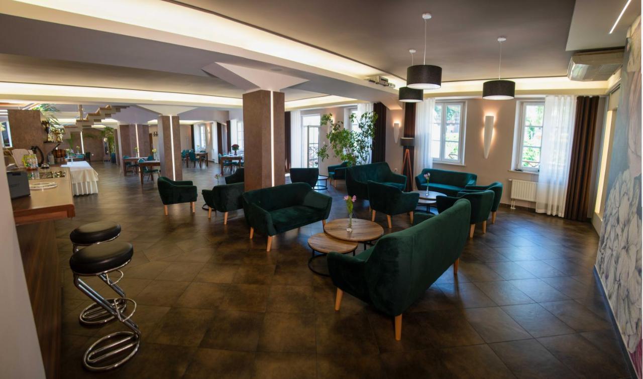 Centrum Restauracyjno-Hotelowe Florres Pawłowiczki Exteriér fotografie