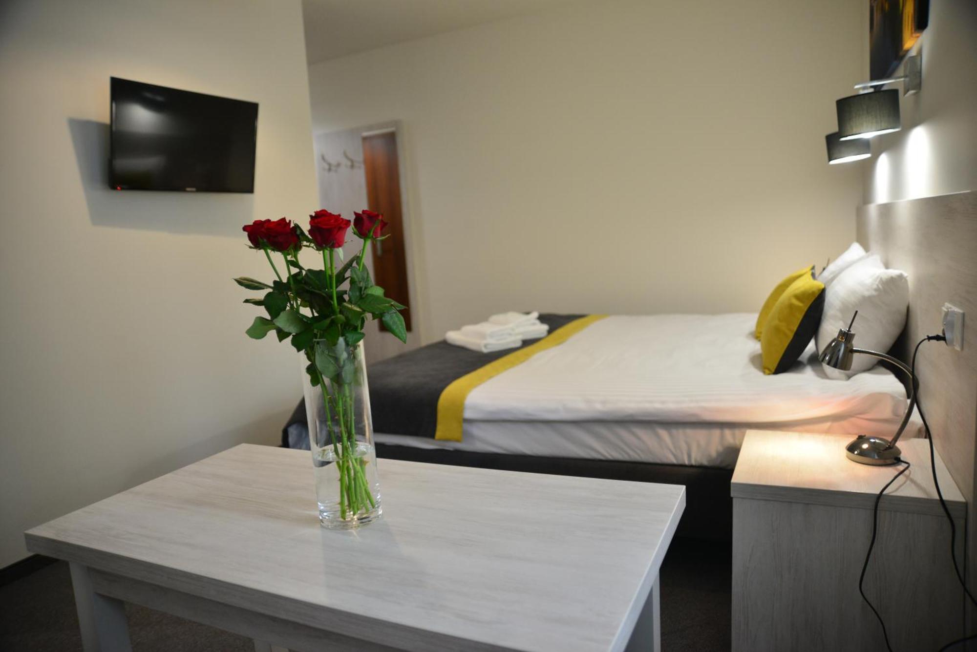 Centrum Restauracyjno-Hotelowe Florres Pawłowiczki Exteriér fotografie